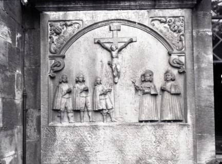 ARH NL Kageler 2326, Bildnisgrabstein an der Klosterkirche St. Marien, Barsinghausen, 1940