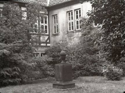 ARH NL Kageler 2341, Grabstein von 1804 im Klosterhof, Barsinghausen, 1940