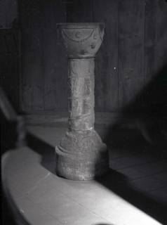 ARH NL Kageler 2373, Alter Taufstein in der Holtenser Kirche, Holtensen (Wennigsen), 1940