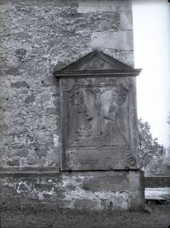 ARH NL Kageler 2706, Bildnisgrabstein an der Heilig-Kreuz-Kirche, Kirchdorf, 1940