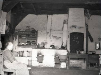 ARH NL Kageler 2835, Küche in einem Niedersächsischen Bauernhaus, Döteberg, 1940