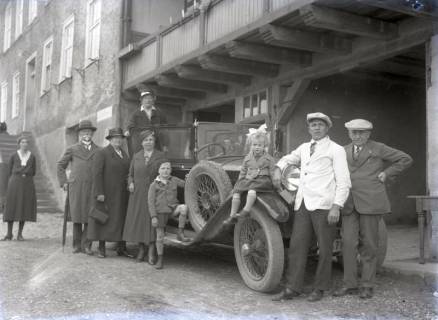 ARH NL Kageler 3260, Familie Kageler(?) mit Auto, ohne Datum