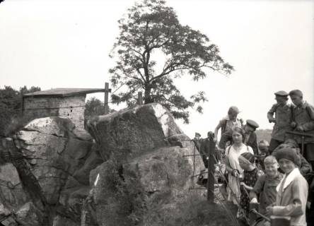 ARH NL Kageler 3272, Mit einer Schulklasse auf der Roßtrappe(?), Thale, ohne Datum