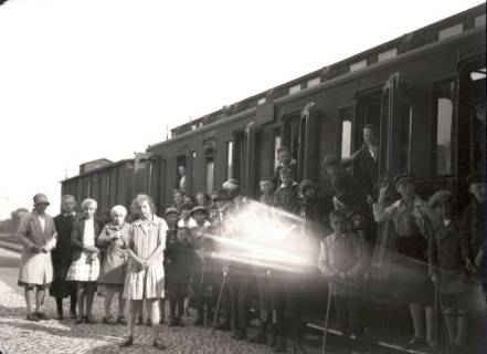 ARH NL Kageler 3281, Schulklasse an der Brockenbahn, um 1940