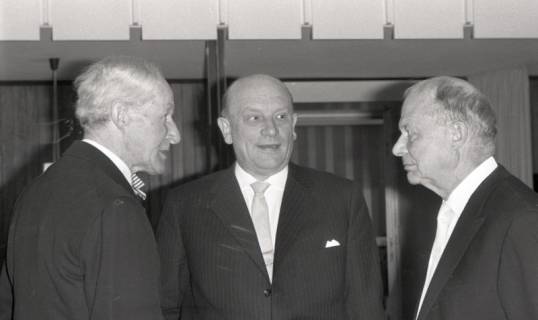 ARH NL Koberg 11611, Verleihung des Bundesverdienstkreuzes, 1963