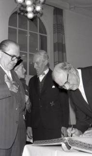 ARH NL Koberg 11622, Verleihung des Bundesverdienstkreuzes, 1963