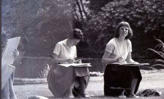 ARH NL Koberg 11638, Malende Mädchenklasse am Maschpark, Hannover, 1962
