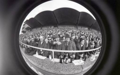 ARH NL Koberg 11779, Fußballspiel im Niedersachsenstadion, Hannover, 1971