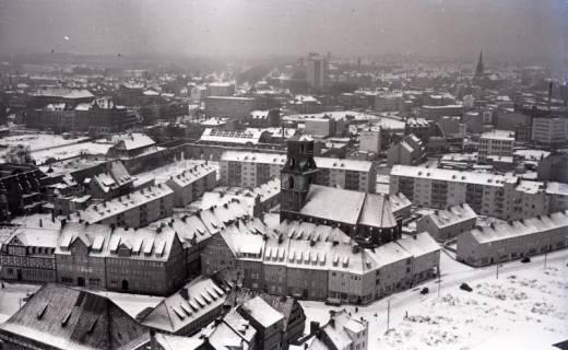 ARH NL Koberg 11849, Blick von der Marktkirche auf die schneebedeckte Innenstadt, Hannover, 1964