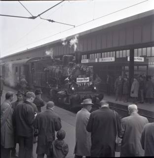 ARH NL Koberg 11853, Letzte Fahrt einer Dampflok auf den Hauptbahnhof Hannover, 1964