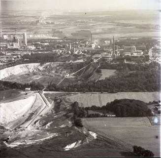 ARH NL Koberg 1329, Mergelgruben und Zementwerke, Blickrichtung Süden, Misburg, 1969