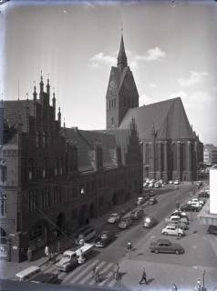 ARH NL Koberg 171, Blick in die Schmiedestraße mit Rathaus und Marktkirche, Hannover, wohl 1963