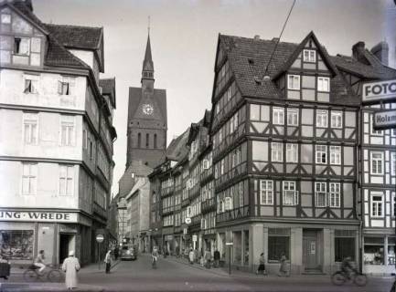 ARH NL Koberg 181, Blick vom Holzmarkt via Kramerstraße auf die Marktkirche, Hannover, wohl 1956