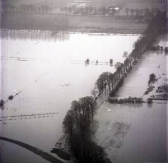 ARH NL Koberg 2275, Leinehochwasser, überschwemmte Straßen bei Schloß Ricklingen, Bordenau und Neustadt a. Rbge., 1970