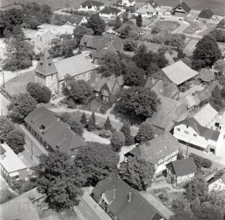 ARH NL Koberg 2375, Stadtgebiet mit Kirche, Bissendorf, 1975