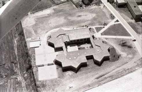 ARH NL Koberg 2429, Schulzentrum und Sporthalle, Mellendorf , 1974