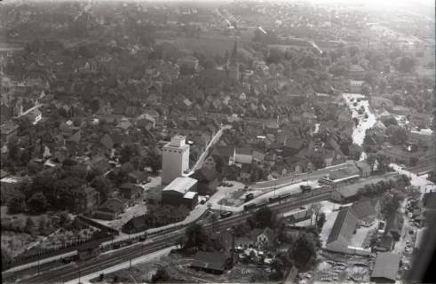 ARH NL Koberg 2977, Im Vordergrund Silo der Fa. Bahlsen, Burgdorf, 1960