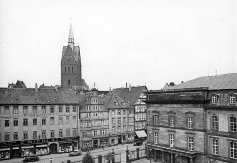 ARH NL Koberg 3016, Altstadthäuser an der Leinstraße mit Marktkirche, rechts Schloßflügel, Hannover, 1938