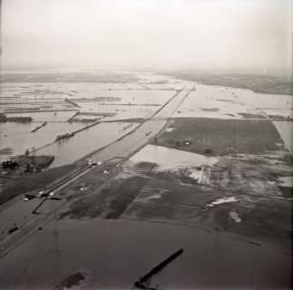 ARH NL Koberg 3530, Weserhochwasser an der Staustufe, Langwedel, 1962