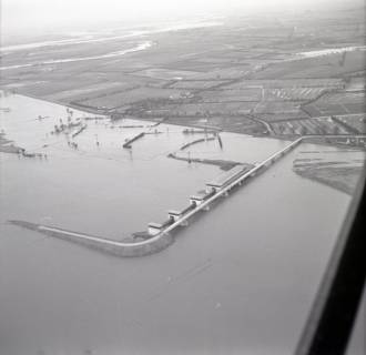 ARH NL Koberg 3533, Weserhochwasser an der Staustufe, Langwedel, 1962