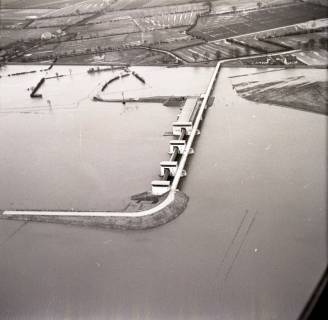 ARH NL Koberg 3534, Weserhochwasser an der Staustufe, Langwedel, 1962