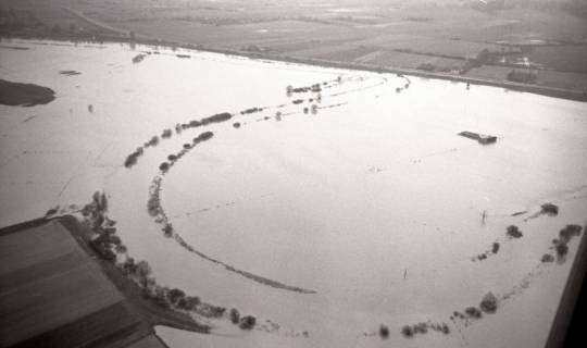 ARH NL Koberg 4370, Hochwasser der Leine, zwischen Bordenau und Stadt Neustadt a. Rbge., 1960