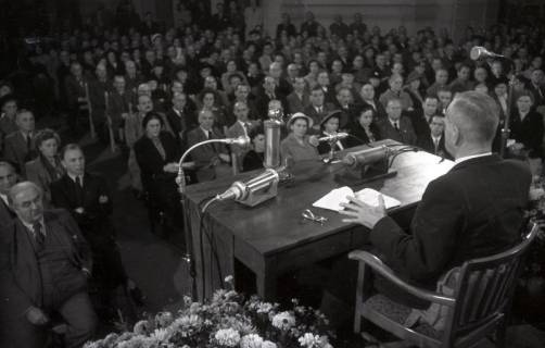 ARH NL Koberg 4908, SPD-Kundgebung im Rathaus Hannover, 1948