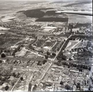 ARH NL Koberg 5280, Blick von Süden auf den nordlichen Teil der Innenstadt bis zur Siedlung am Sultmer (rechts oben die ehemalige Kaserne), Northeim, 1959