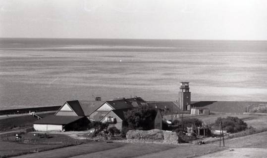 ARH NL Koberg 5409, Hof und Meer, Rundblick vom Leuchtturm, Insel Neuwerk, 1958