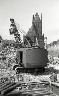 ARH NL Koberg 5731, Personen bei der Trümmerräumung in der Windmühlenstraße, Hannover, 1946