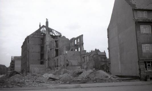 ARH NL Koberg 5761, Zerstörtes Gebäude im Bereich Weidendamm, Vahrenwalder Straße oder Welfenplatzgegend, 1946