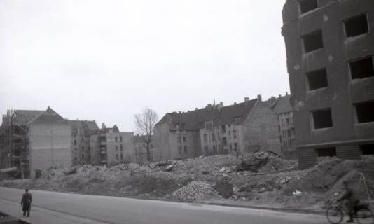 ARH NL Koberg 5762, Zerstörtes Gebäude im Bereich Weidendamm, Vahrenwalder Straße oder Welfenplatzgegend, 1946