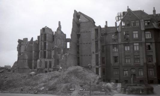 ARH NL Koberg 5764, Zerstörtes Gebäude im Bereich Weidendamm, Vahrenwalder Straße oder Welfenplatzgegend, 1946