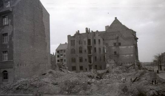 ARH NL Koberg 5766, Zerstörtes Gebäude im Bereich Weidendamm, Vahrenwalder Straße oder Welfenplatzgegend, 1946