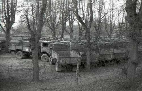 ARH NL Koberg 5814, Alliierte Lastwagen in der Herrenhäuser Allee, Hannover, 1948