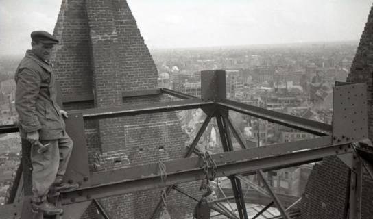 ARH NL Koberg 5819, Arbeiten an der zerstörten Marktkirche, Hannover, 1947