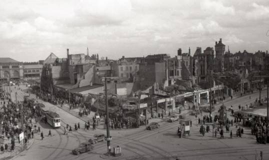 ARH NL Koberg 6573, Zerstörtes Hannover mit dem Hauptbahnhof im Hintergrund, 1946