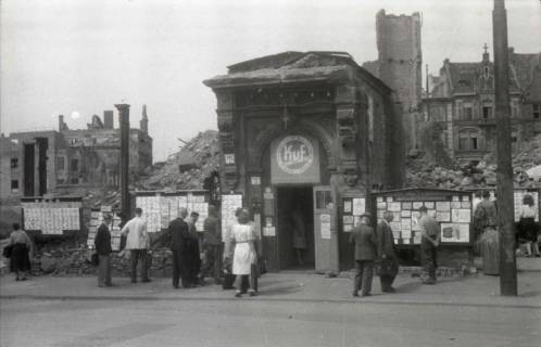 ARH NL Koberg 672, Tausch- bzw. Anschlagtafeln am Steintor, Hannover, 1945