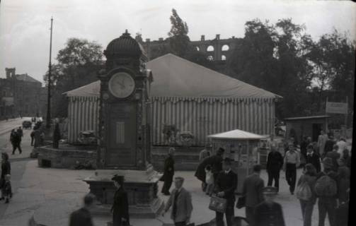 ARH NL Koberg 679, Provisorisches Zeltkaffee auf dem Gelände des Café Kröpcke, Hannover, 1948