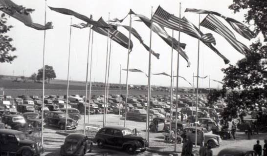 ARH NL Koberg 6883, Parkplatz auf dem Messegelände, Hannover, 1947