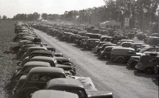 ARH NL Koberg 6885, Parkplatz auf dem Messegelände, Hannover, 1947