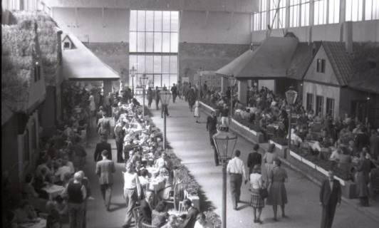 ARH NL Koberg 6893, Ausstellungshalle auf dem Messegelände, Hannover, 1947