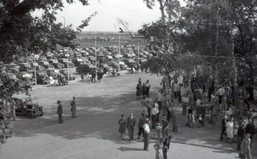 ARH NL Koberg 6932, Parkplatz vom Messegelände, Hannover, 1947