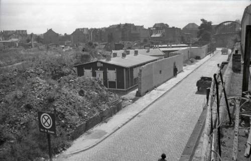 ARH NL Koberg 698, Der sogenannte "Bahnsteig 6" am Raschplatz hinter den Gleisen des Hauptbahnhofs, Hannover, 1946