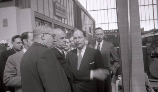 ARH NL Koberg 7004, Offizielle Besucher auf dem Messegelände, Hannover, 1955