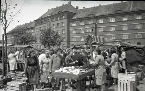 ARH NL Koberg 708, Wochenmarkt auf dem Friedrich-Ebert-Platz, Hannover, 1946