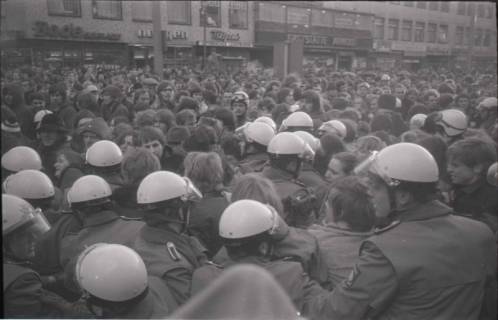 ARH NL Koberg 749, "Roter Punkt" Demonstration gegen Fahrpreiserhöhung der ÜSTRA, Hannover, 1970