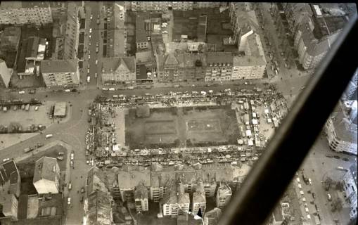 ARH NL Koberg 8450, Wochenmarkt auf dem Stephansplatz , 1957