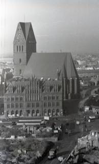 ARH NL Koberg 8887, Marktkirche und Altes Rathaus, Blick von der Aegidienkirche, Hannover, 1947