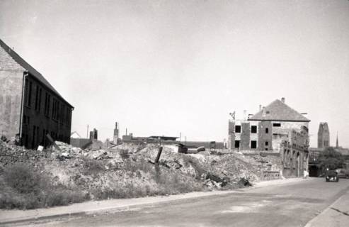 ARH NL Koberg 9134, Zerstörter Ballhof?, im Hintergrund die zerstörte Marktkirche, Hannover, 1946